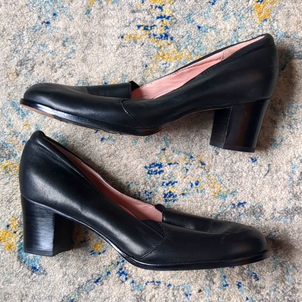 Taryn Rose Leather Gwen Slip Ons Women's Size 7.5M